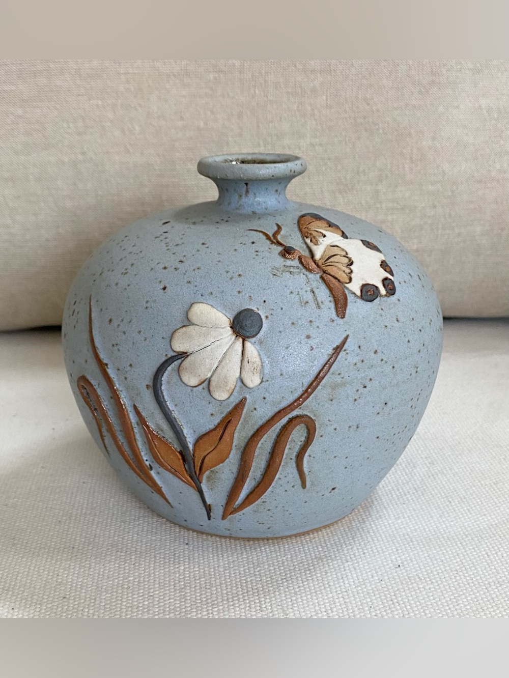 1985 Bier Art Gallery Studio Pottery Vase Pale Blue Speckled Butterfly & Flower